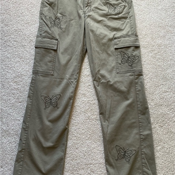 Hollister Butterfly Embroidered Cargo Pants - Picture 1 of 2
